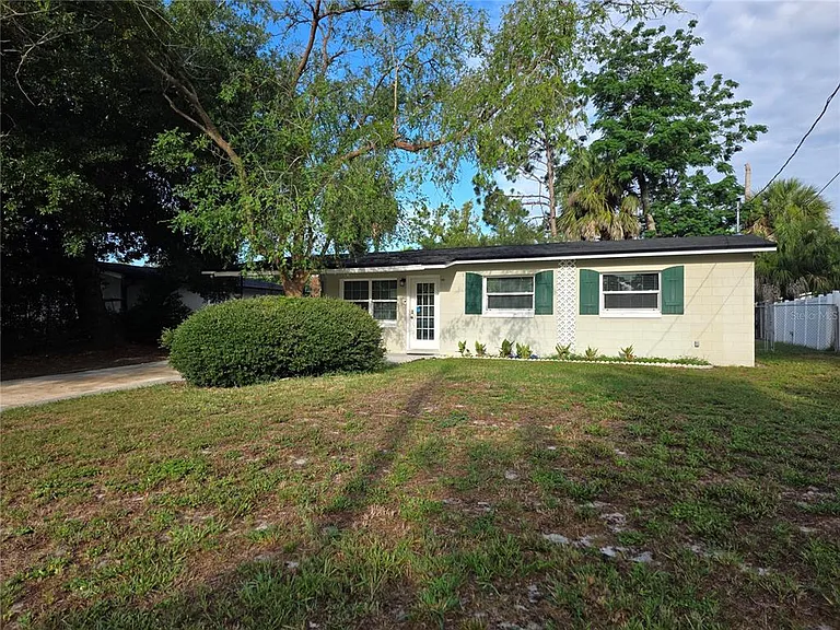 835 Golden Isle Dr — Photo 2