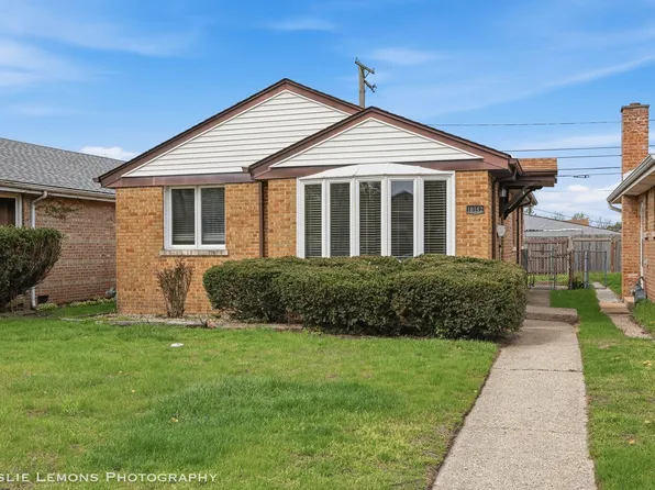 10142 S California Ave, Evergreen Park, IL 60805