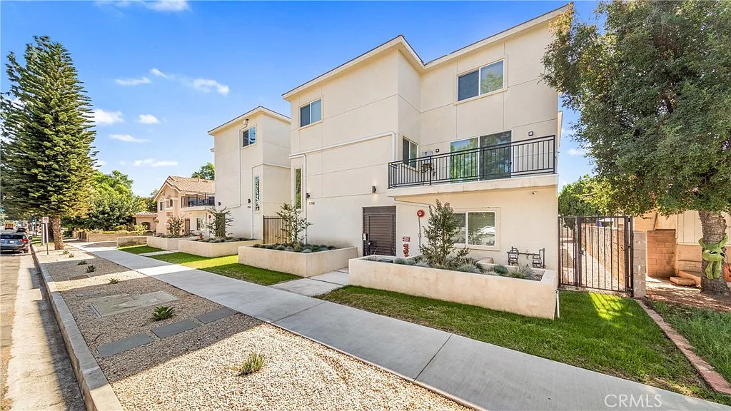 3 bed, 2.5 bath, 1698 sqft, $3,795 — Photo 4