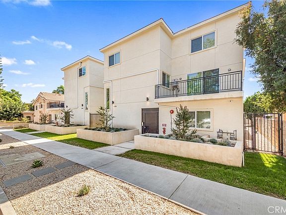 4th image of 17158 Chatsworth St #3