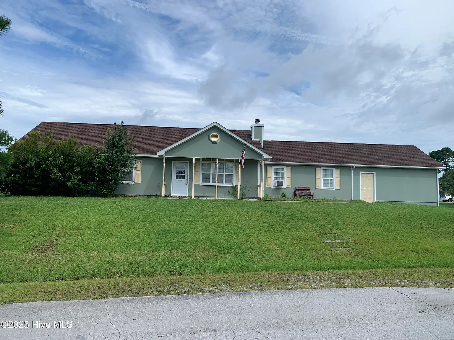 4 bed, 2.0 bath, 1290 sqft, $1,700 — Photo 3