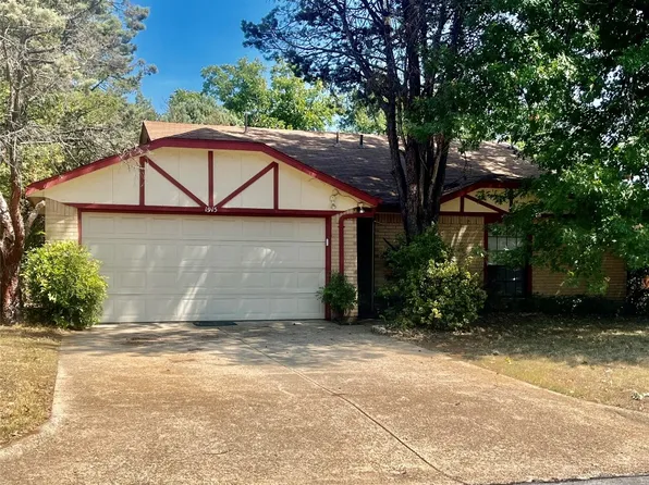 1915 Lost Creek Dr, Arlington, TX 76006