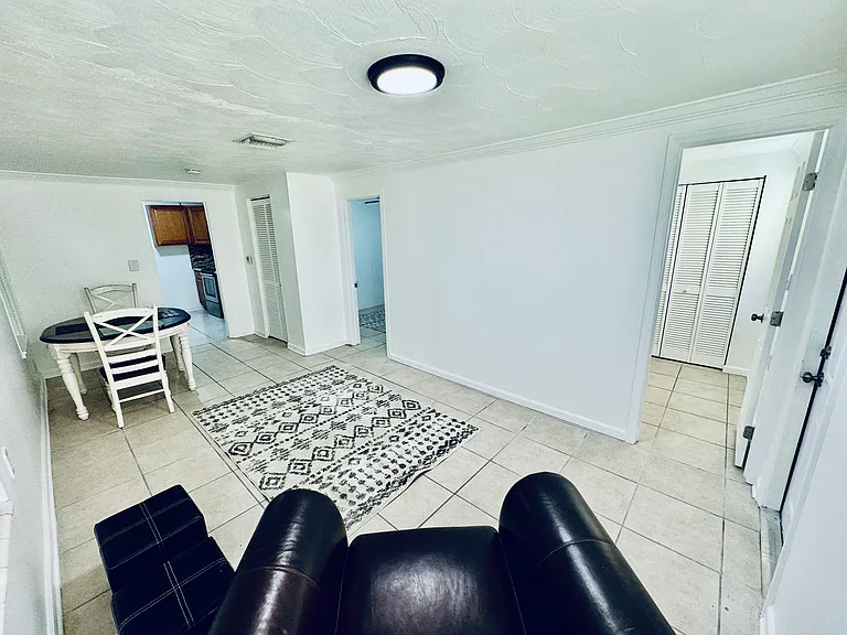 133 SW 11th Ave — Photo 8
