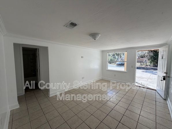 201 SE Beech St #102