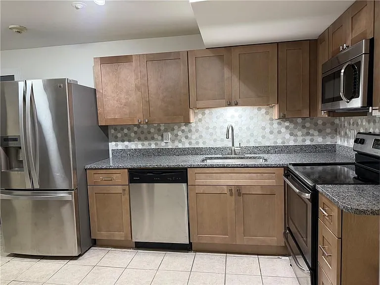 1190 Charles St #6 — Photo 4