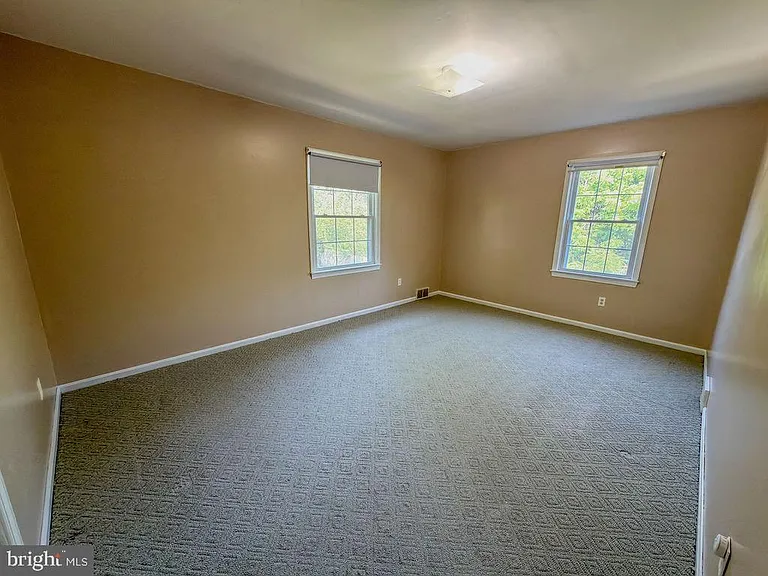 11 Hickory Ln — Photo 43