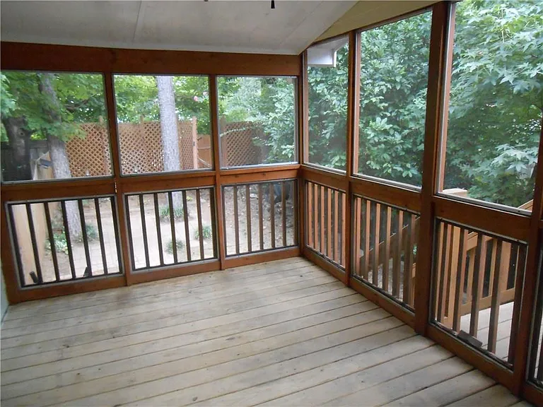 1135 Country Club Pl NW — Photo 5
