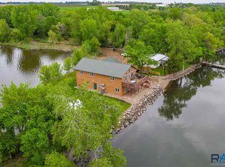 6103 Grandview Point, Madison, SD 57042