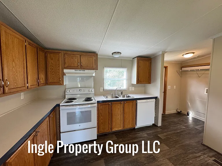 220 Sandy Rd — Photo 6