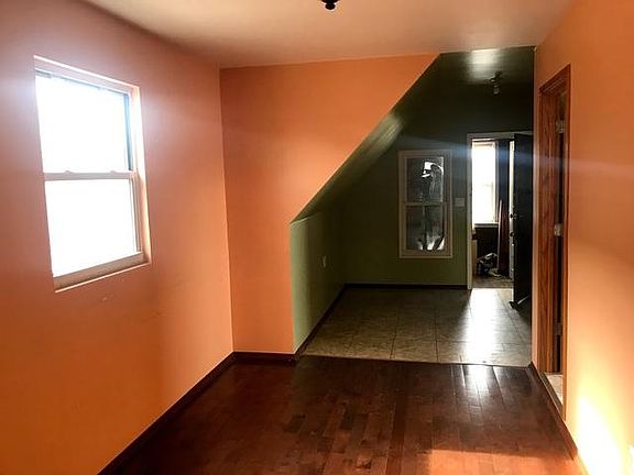 5th image of 3014 N Gresham Avenue Attic #Attice3