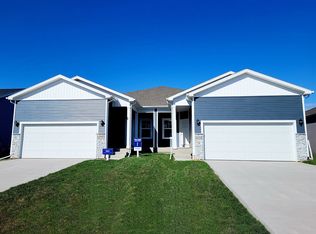 4784 172nd St, Urbandale, IA 50323