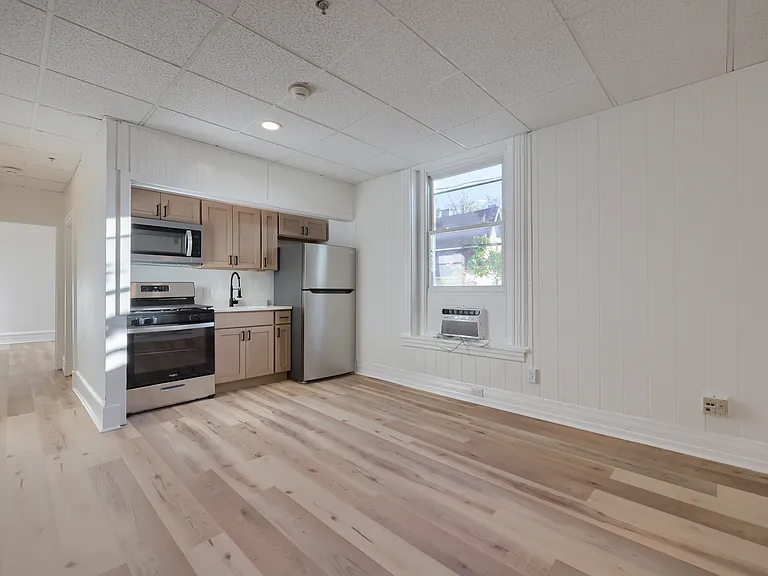 534 W James St #7 — Photo 3
