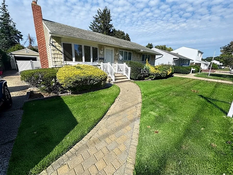648 Dogwood Ave