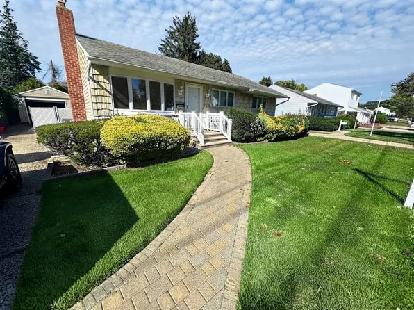 648 Dogwood Ave, Franklin Square, NY 11010