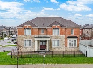 26 Drummondville Dr, Brampton, ON L6P3M9