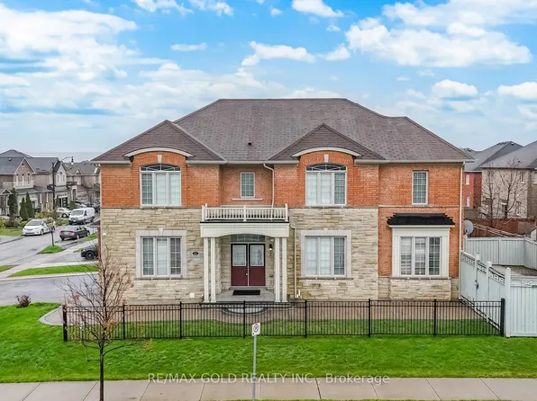 26 Drummondville Dr, Brampton, ON L6P 3M9