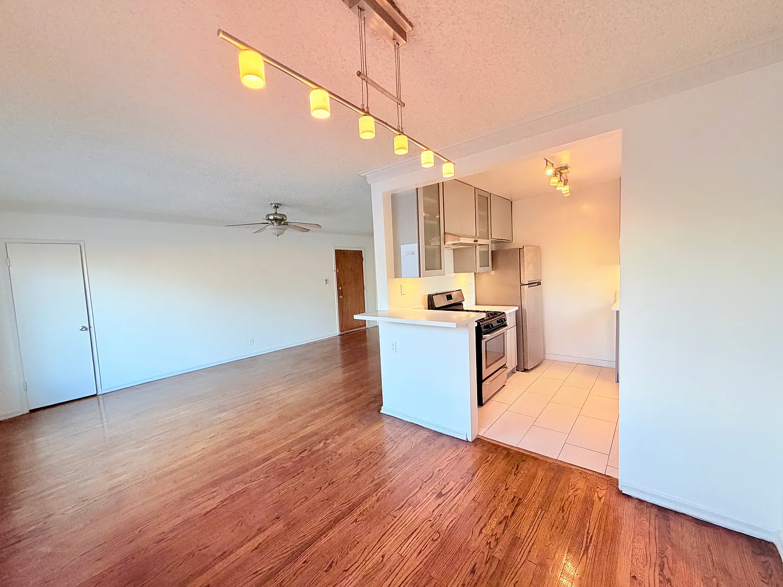 1 bed, 750 sqft, $2,350 — Photo 4