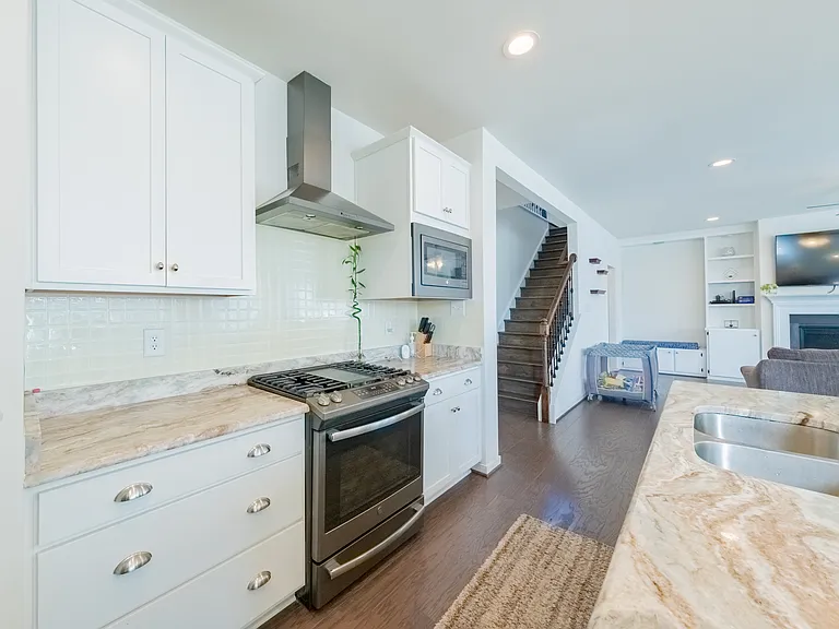 10878 Holman Ridge Rd — Photo 40
