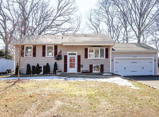 1 Colonial Pl, Norwalk, CT 06851