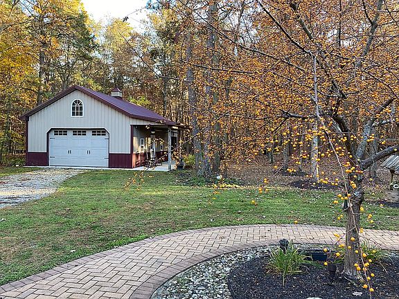 2nd image of 19 Holly Hills Ln