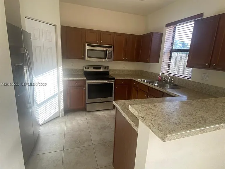 17460 SW 153rd Ave — Photo 4