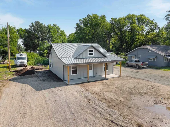 718 E Jackson Ave, Arkansas City, KS 67005