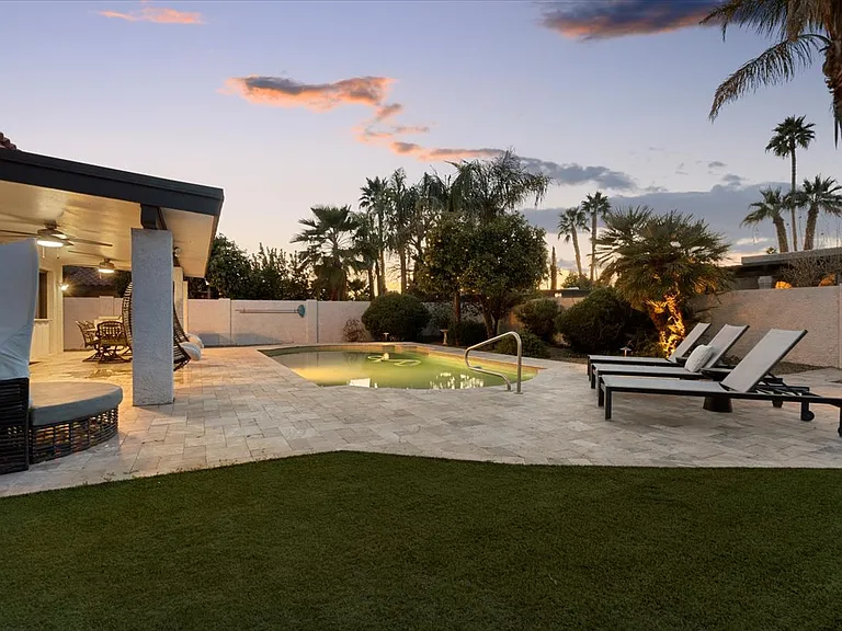 6252 E Beverly Ln — Photo 2