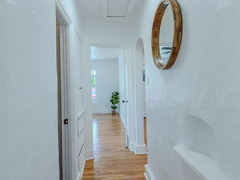 3 bed, 1249 sqft, $2,450 — Photo 2