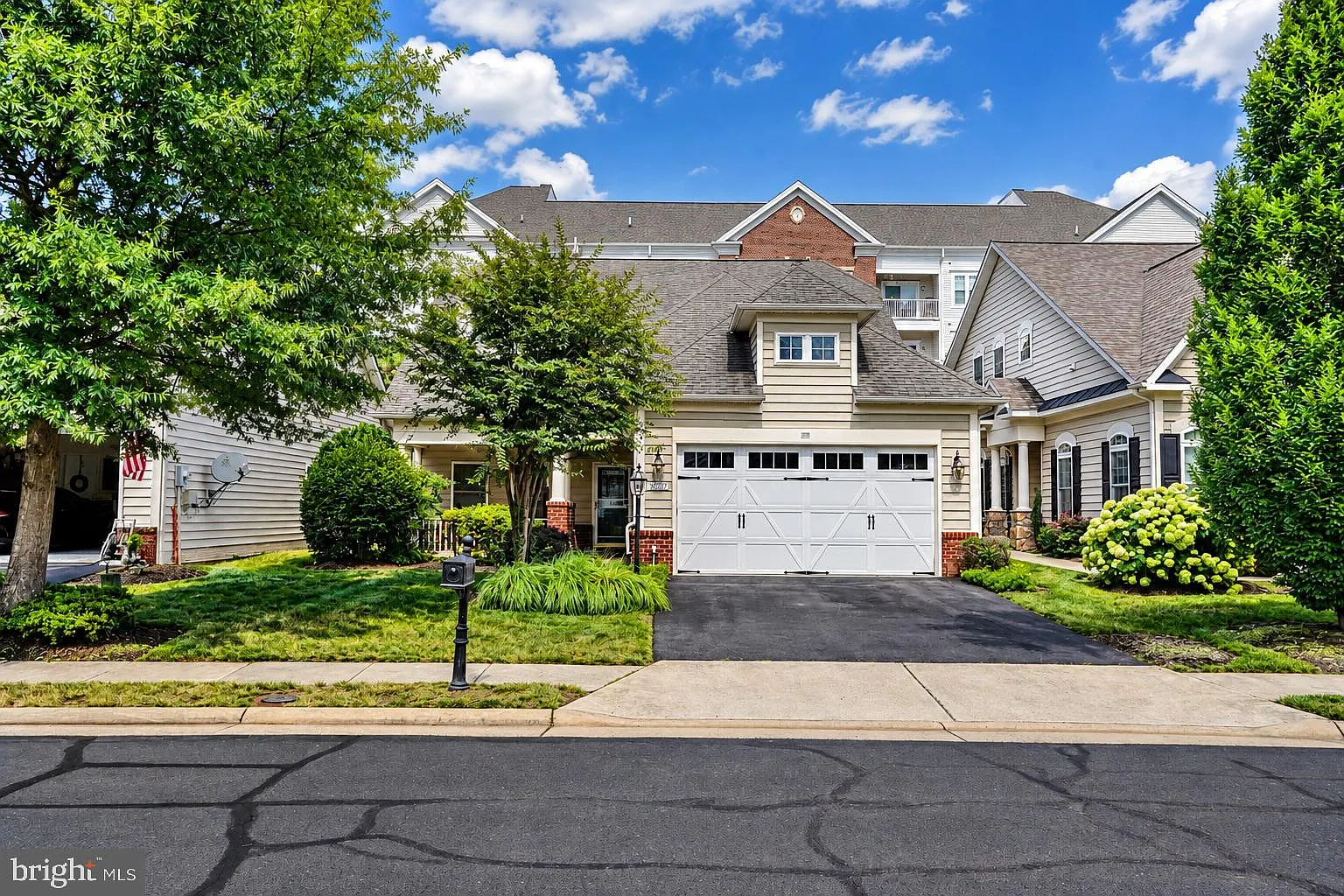 3 bed, 3.0 bath, 2593 sqft, $3,800 — Photo 1