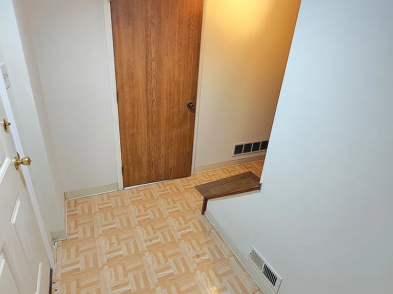 102 Sonnybrook Ct — Photo 2