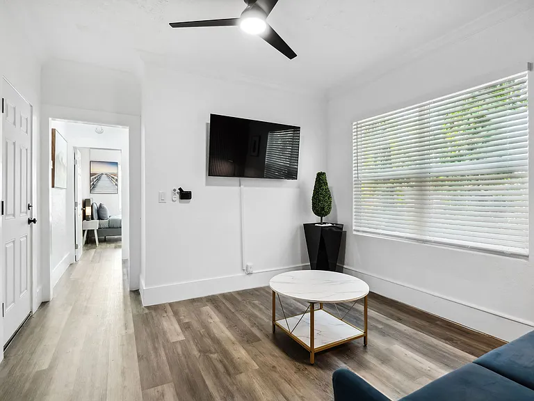 806 E Chelsea St #4A — Photo 7
