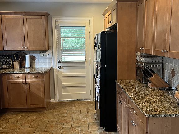 3rd image of 3620 Twin Oaks Dr SE