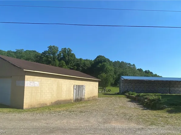 7350 Veto Rd, Belpre, OH 45714