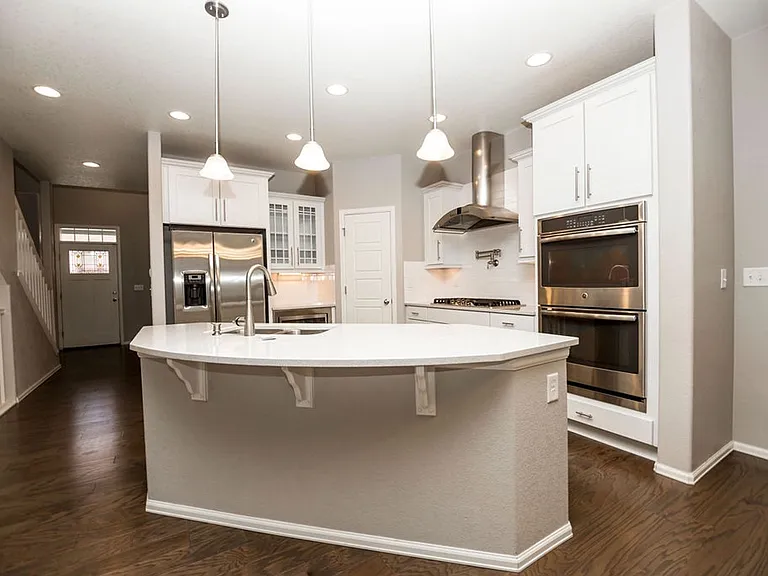 2121 Cutting Horse Dr — Photo 2