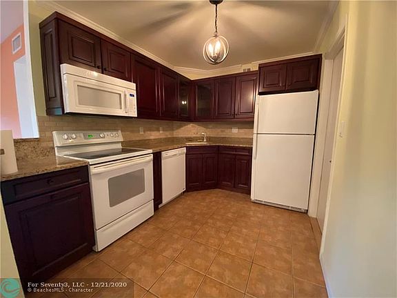 3rd image of 300 NE 19th Ct APT 216N