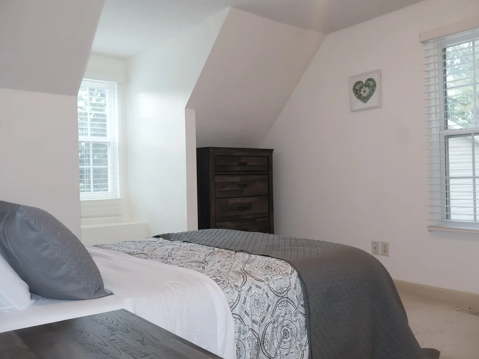 3 bed, 1385 sqft, $3,500 — Photo 3