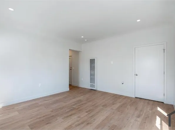 2003 1/2 W 70th St, Los Angeles, CA 90047