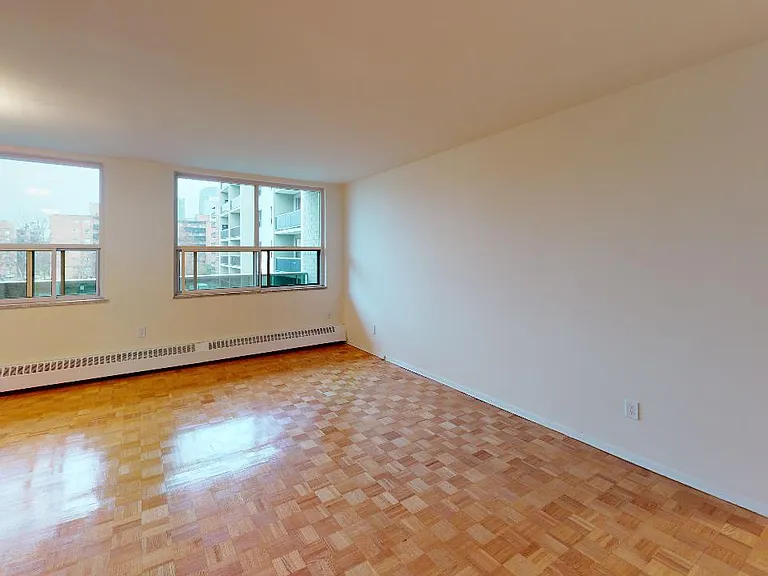 7471 Yonge St — Photo 20