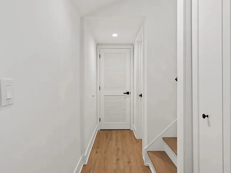 1518 N Darien St — Photo 16