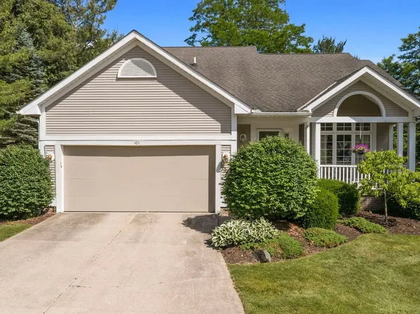 101 Clubside Ct, Chardon, OH 44024