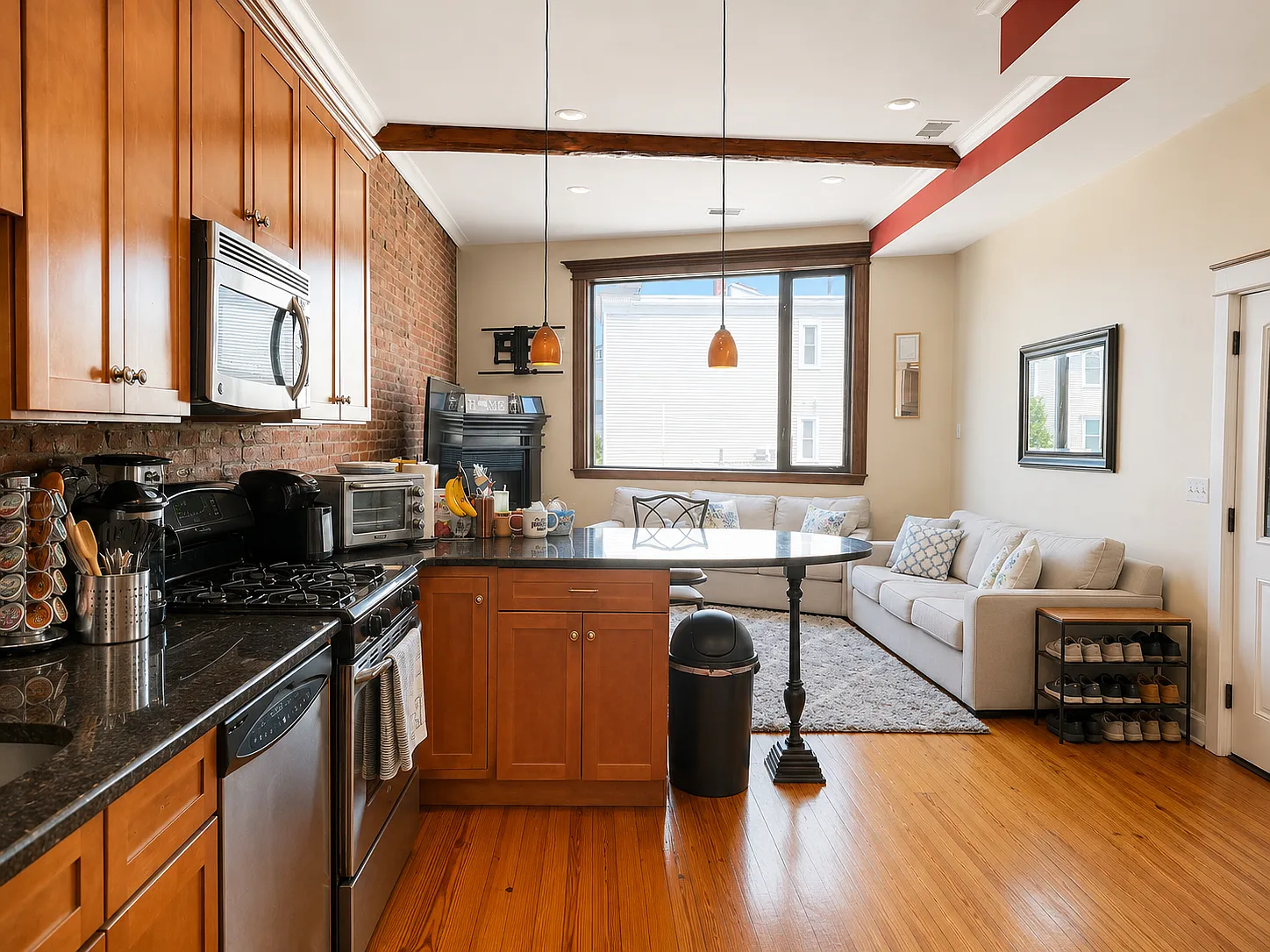 2 bed, 1.5 bath, 861 sqft, $3,600 — Photo 2