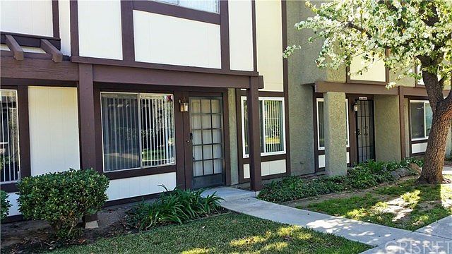 FRONT VIEW OF THE HOME.