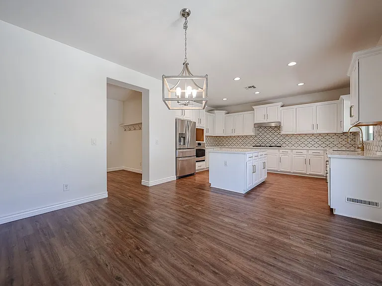 2744 E Donato Dr — Photo 15