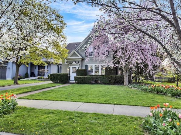 48 Roycroft Blvd, Amherst, NY 14226