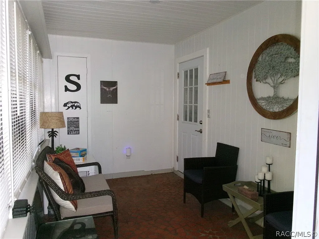 2 bed, 1.0 bath, 990 sqft, $1,400 — Photo 2