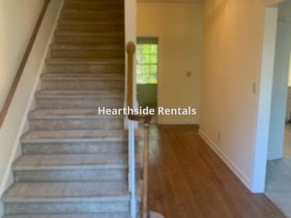 5th image of 215 Bent Creek Dr