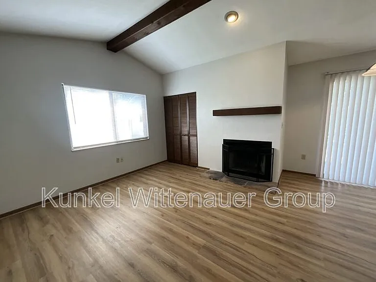 225 Eagle Rdg — Photo 4