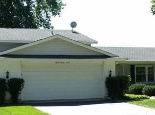 1537 White Trl, Elk Grove Village, IL 60007