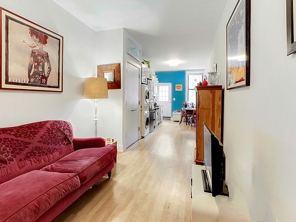 4th image of 252 E 110th St #E1