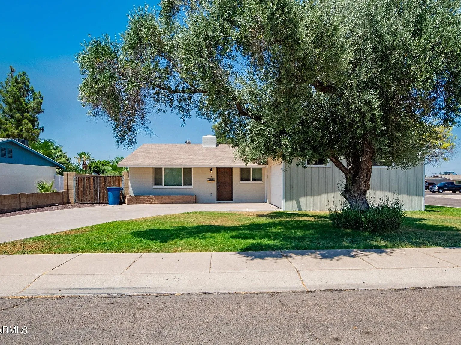 3 bed, 2.0 bath, 1602 sqft, $2,500 — Photo 4